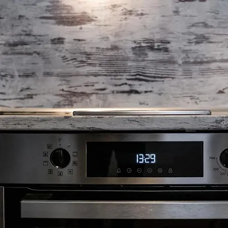 Karavelov Center * Warna