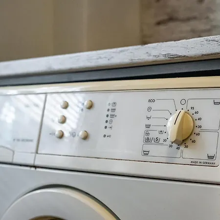 Karavelov Center * فارنا