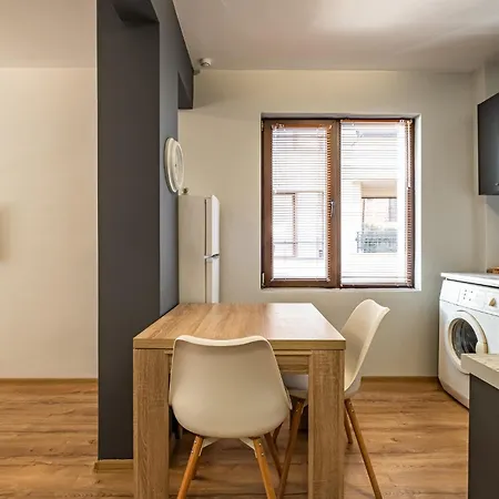 Karavelov Center * Warna