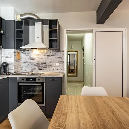 Karavelov Center * Warna