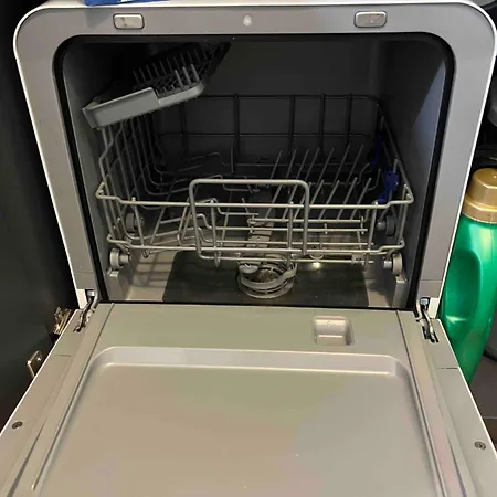 Karavelov Center * Warna