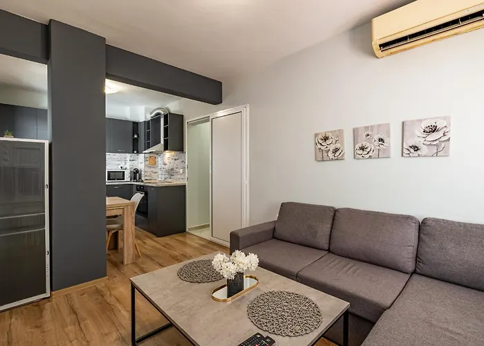 Karavelov Center * Varna