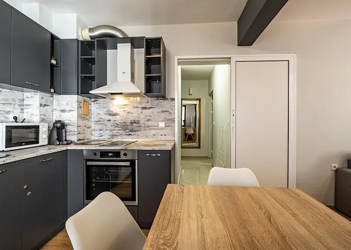 Karavelov Center * Varna